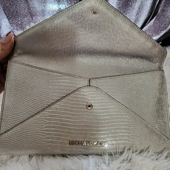 AUTHENTIC Micheal kors clutch - Picture 4 of 8
